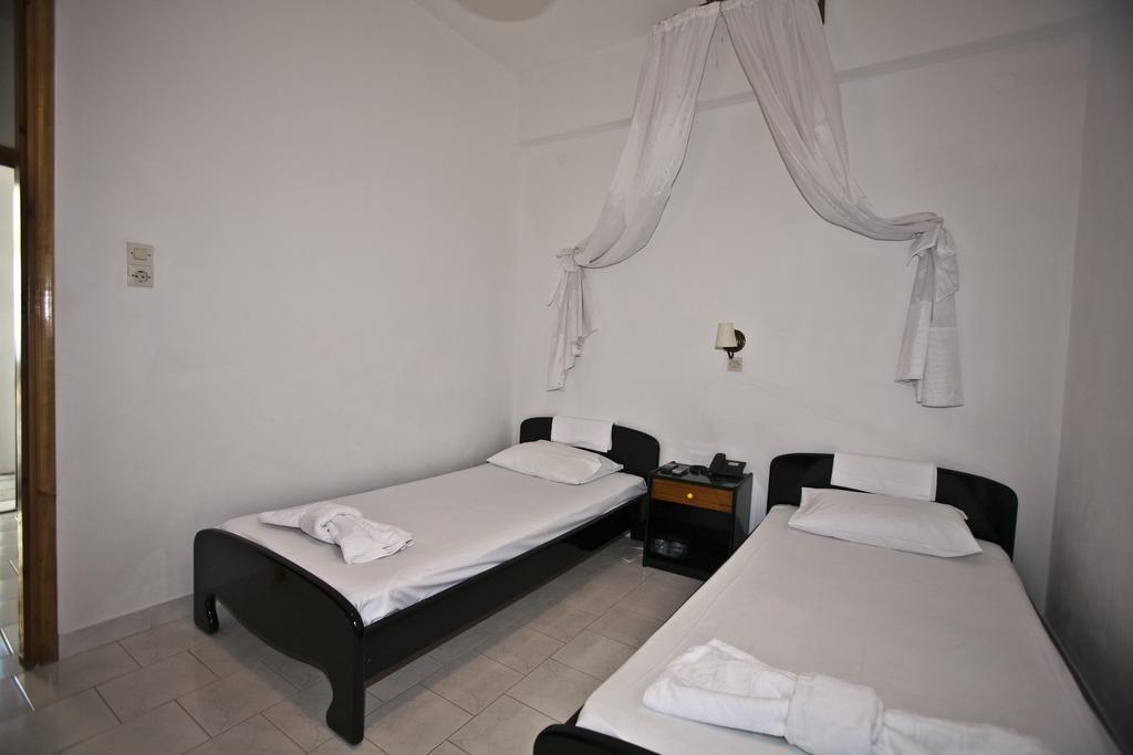 Azolimnos Bay Aparthotel Exteriör bild
