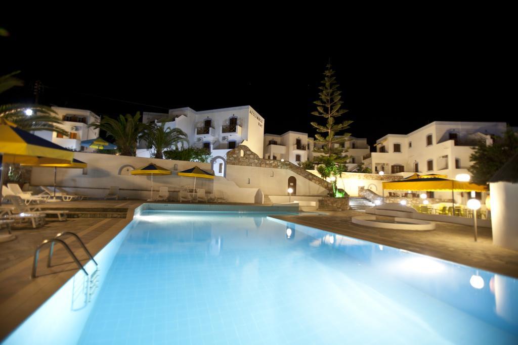 Azolimnos Bay Aparthotel Exteriör bild