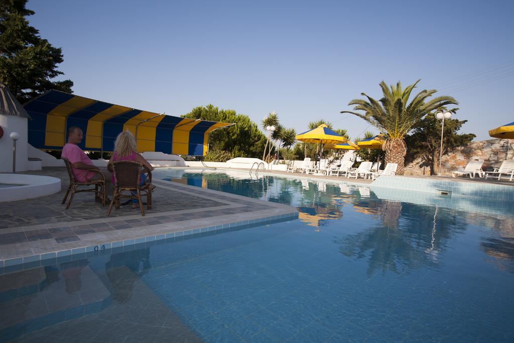 Azolimnos Bay Aparthotel Exteriör bild