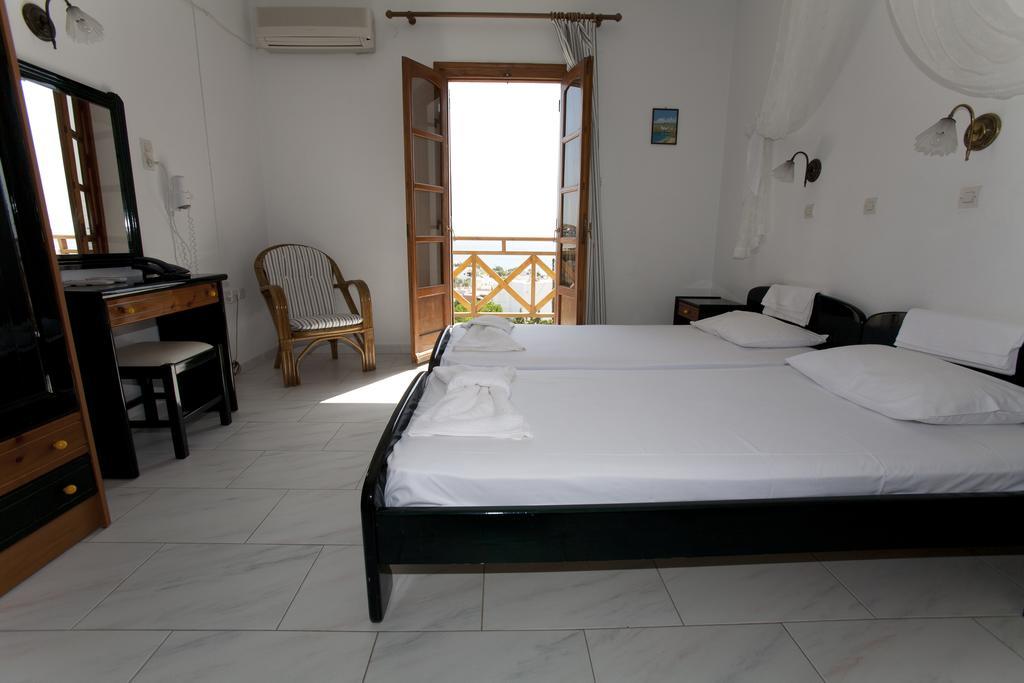 Azolimnos Bay Aparthotel Exteriör bild