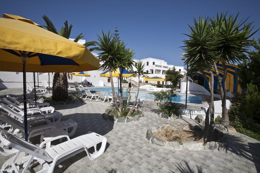 Azolimnos Bay Aparthotel Exteriör bild