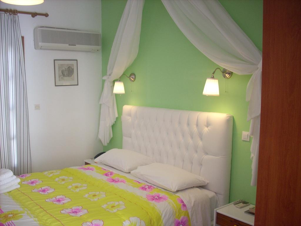 Azolimnos Bay Aparthotel Exteriör bild