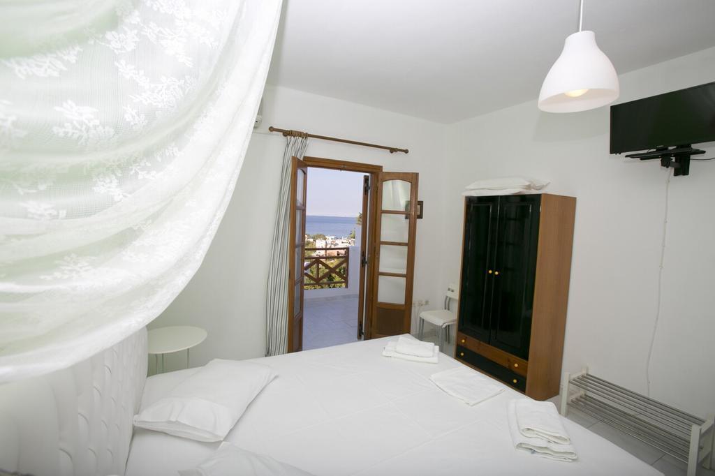Azolimnos Bay Aparthotel Exteriör bild