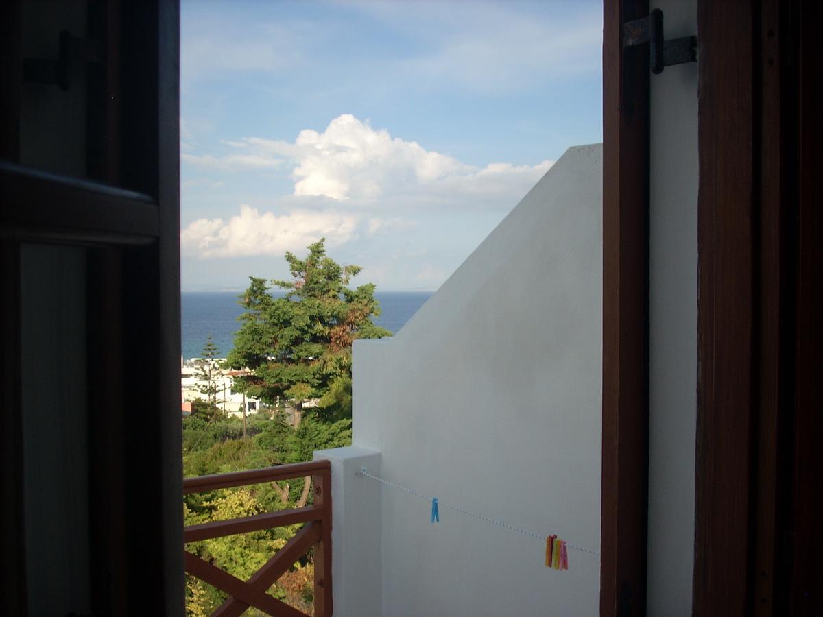 Azolimnos Bay Aparthotel Exteriör bild