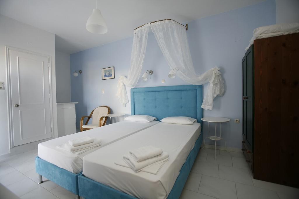 Azolimnos Bay Aparthotel Exteriör bild
