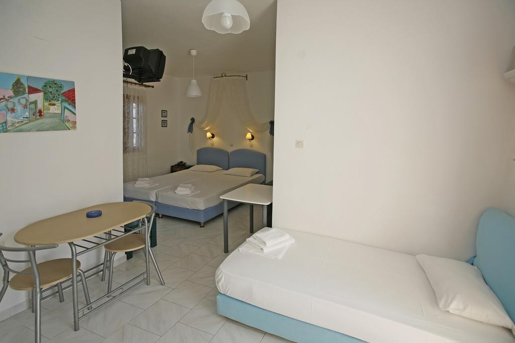 Azolimnos Bay Aparthotel Exteriör bild